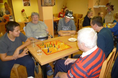 Člověče, nezlob se - souboj generací