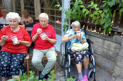 Sociální služby Semily, příspěvková organizace - Letni pohoda na zahradě