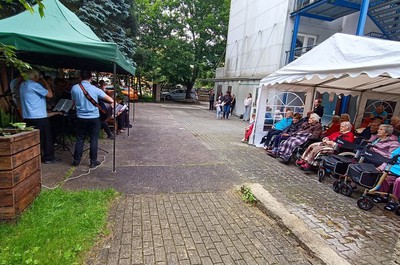Vystoupení pěveckého seniorského sboru Izerína