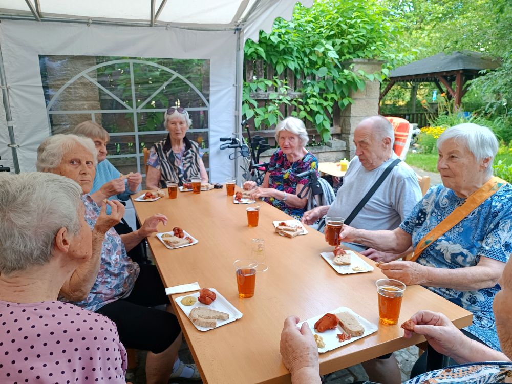 Sociální služby Semily, příspěvková organizace - Letní opékání buřtů