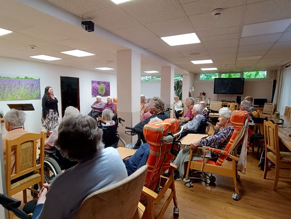 Sociální služby Semily, příspěvková organizace - Operní pěvkyně