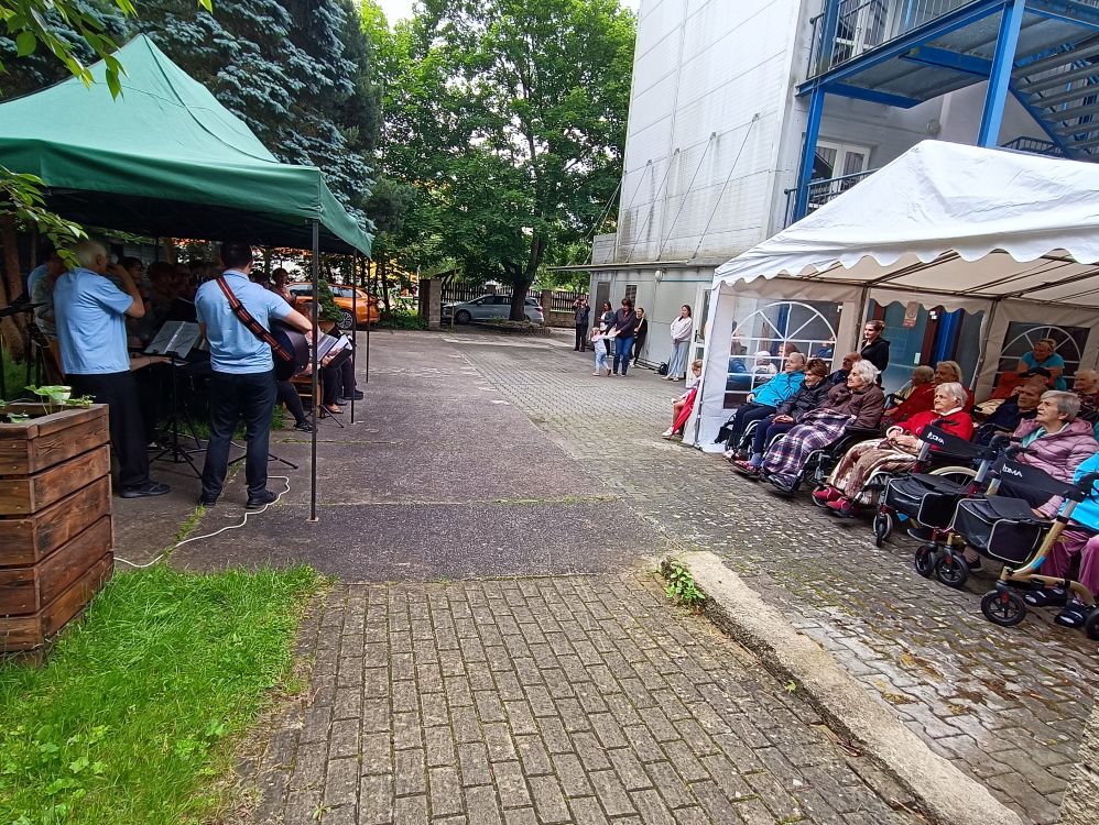 Sociální služby Semily, příspěvková organizace - Vystoupení pěveckého seniorského sboru Izerína